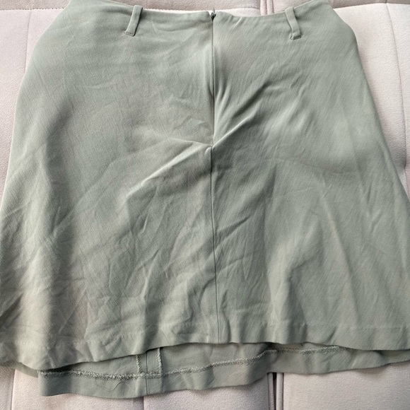 Light grey skirt with belt loops - Picture 3 of 3